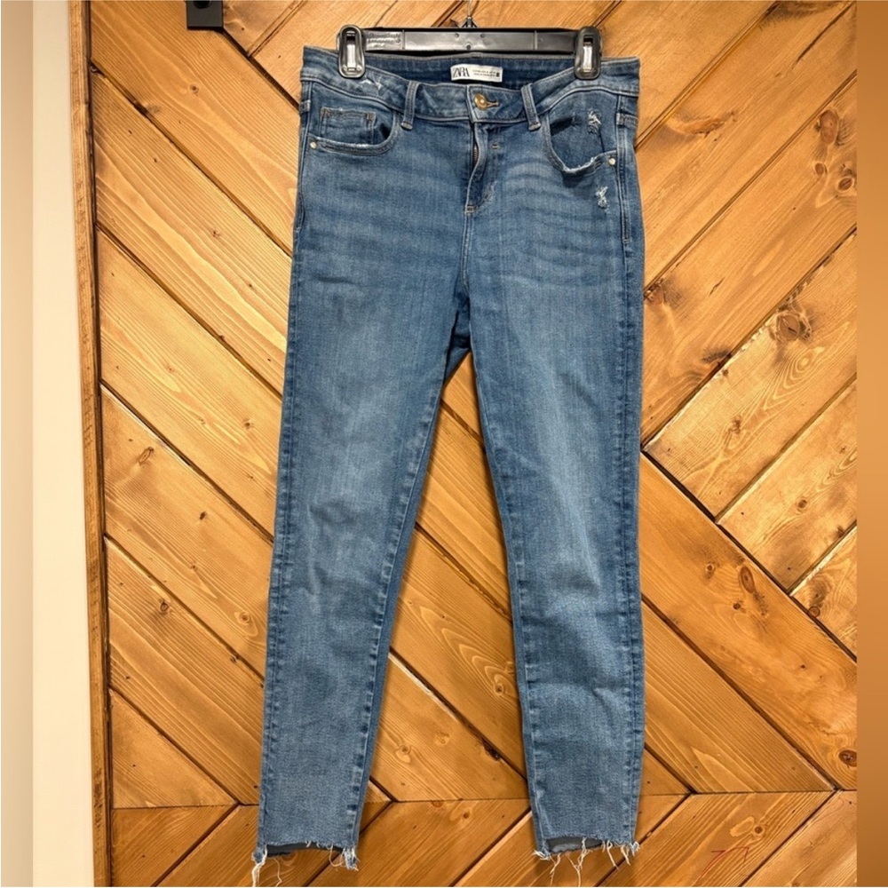 Zara Light Blue Skinny Jeans with Raw Hem Size 8